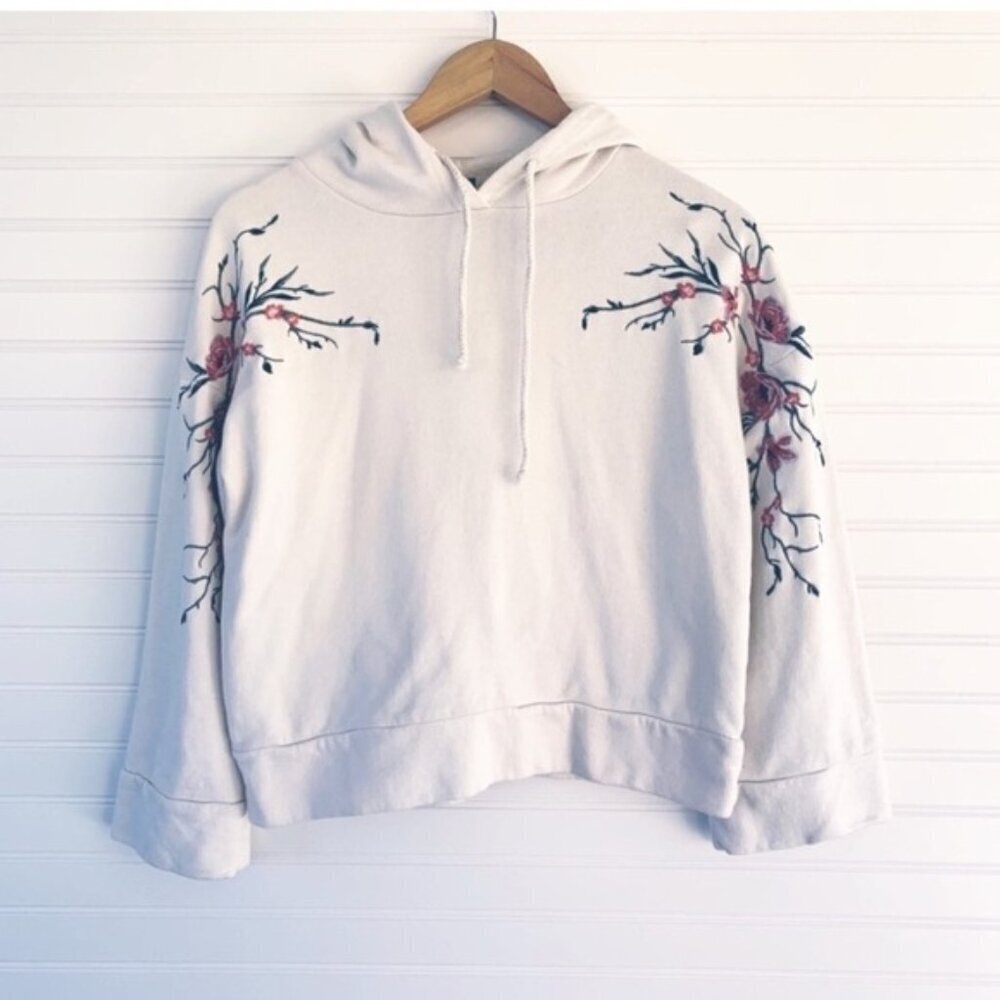 Rue21 Hoodie Small White Floral Embroidered Long Sleeve Pullover Sweatshirt